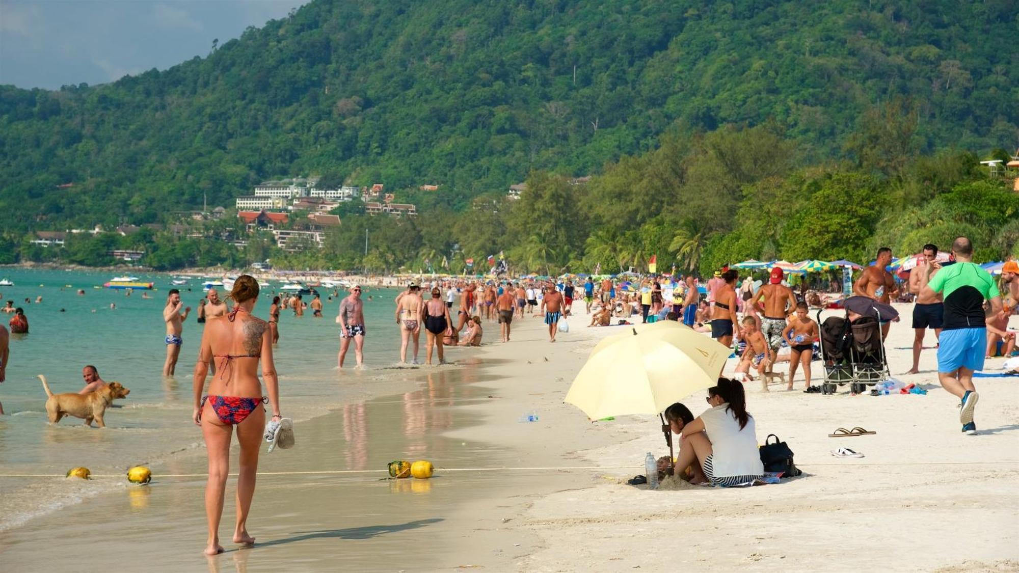 Beachwalk Hotel Patong Buitenkant foto